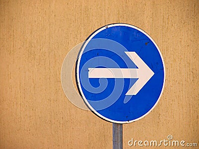 Blue direction sign (1)