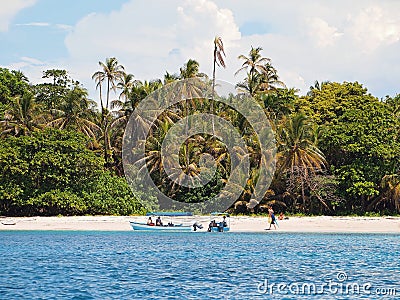 Boat tour with tourists on a tropical beach