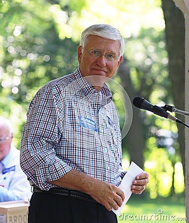 Bob Hilkemann speaks at Tea Party Rally