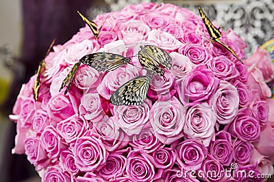 Bouquet of pink roses with live butterflies