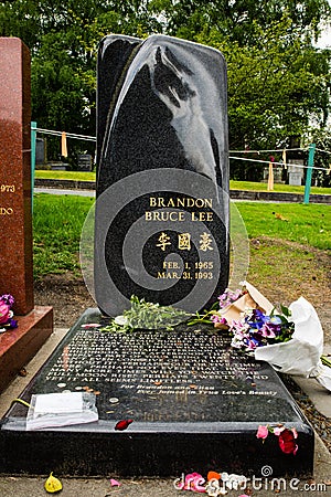 Brandon Lee Lakeview cemetery grave site