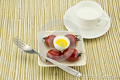 Breakfast milk, egg and tomato, the color is very beautiful, the taste is very delicious