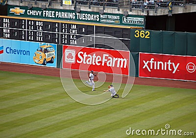 Brett Gardner slides in attempt to catch ball