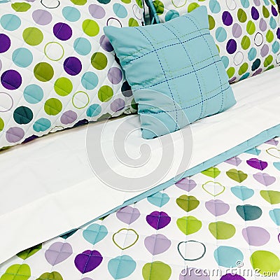Bright dotted bed clothing