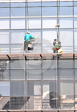 Building windows cleaning