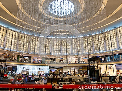 Cafe and Fashion Avenue in Dubai Mall