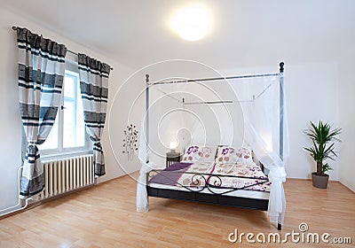 Canopy bed