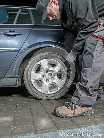 Car tire change