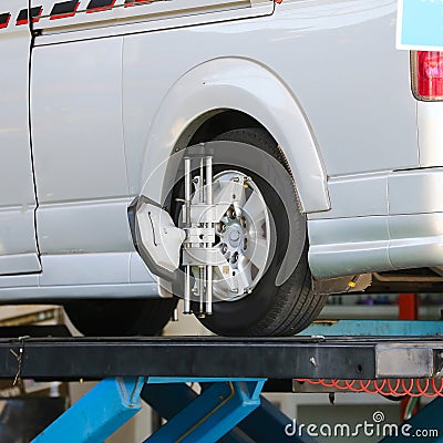 Car wheel fixed with computerized wheel alignment machine clamp