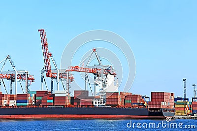 Cargo crane and ship