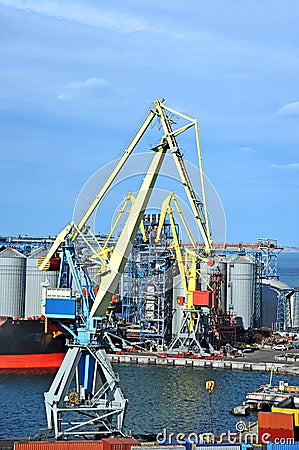 Cargo crane, ship and grain dryer