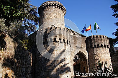 Castle of the counts Oropesa, Towers in main entrance