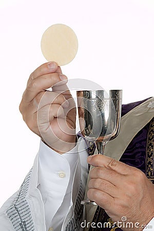 catholic-priest-chalice-host-communion-15366591.jpg