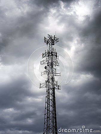 Cell tower antenna