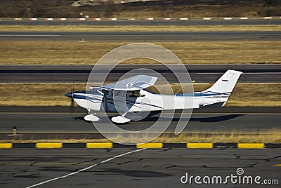 Cessna 182 Skylane - Touch n Go