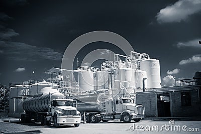 Chemical Storage Tank And Tanker Truck