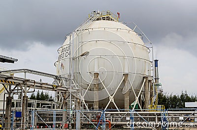 Chemical storage tank