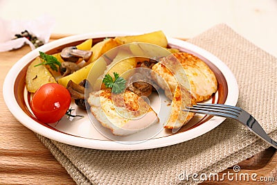 Chicken fillet, rosemary potatoes and mushroom