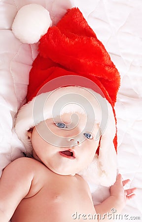 child-red-christmas-hats-12021349.jpg