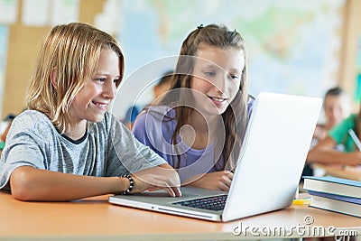 Children in Computer Science Class