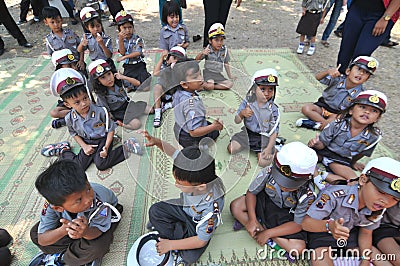 The children get to know the profession of police