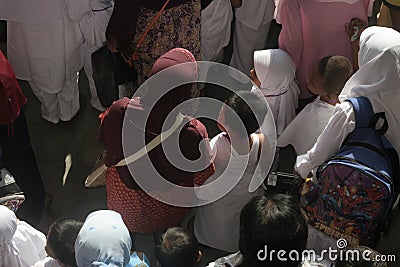 CHILDREN LEARN EARLY WORSHIP DRESS HAJJ HAJJ