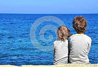 Children looking at horizon