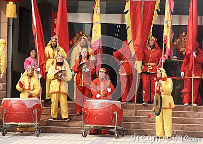 Chinese play drum and beat gong