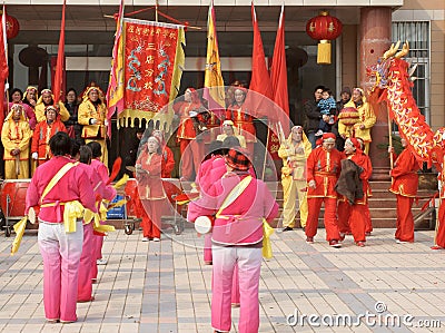 Chinese play drum and beat gong