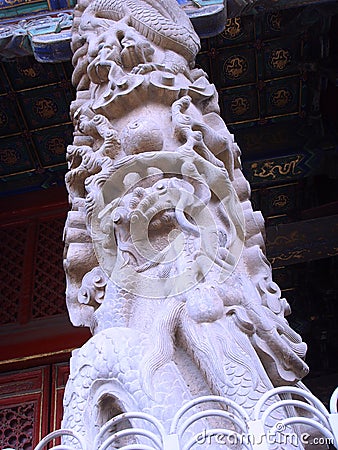Chinese Qufu city cultural connotation－The stone pillars of the dragon design