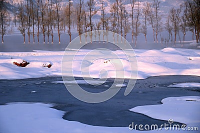 Chinese Yunnan lake, the morning snow.