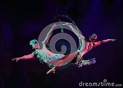 Cirque Dreams (Jungle Fantasy), heatrical acrobatic circus perfo