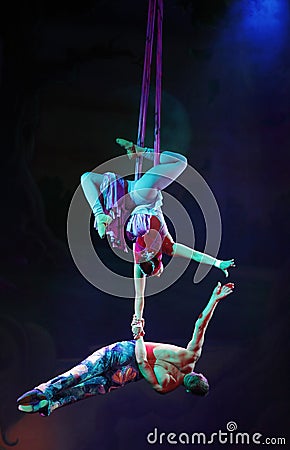 Cirque Dreams (Jungle Fantasy), heatrical acrobatic circus perfo