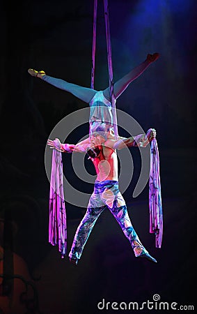 Cirque Dreams (Jungle Fantasy), heatrical acrobatic circus perfo