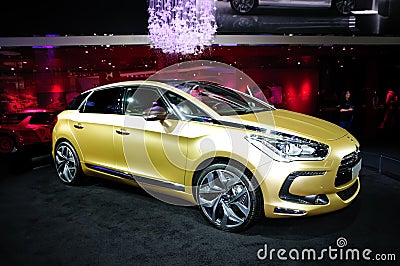 Citroen DS5 Golden Pearl concept car