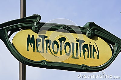 Classic yellow Paris Metro sign