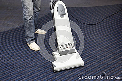 Cleaning the carpet vacuum cleaner