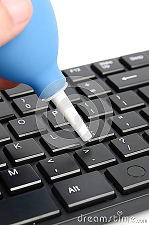 Cleaning keyboard