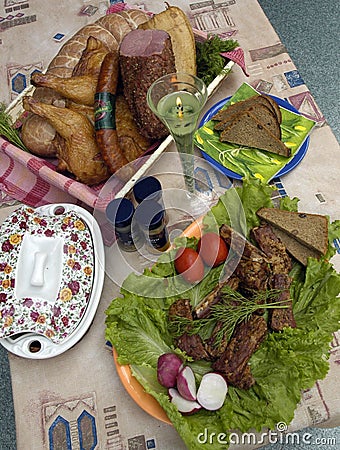 Collage: smoked meat, bread, chicken and vegetables