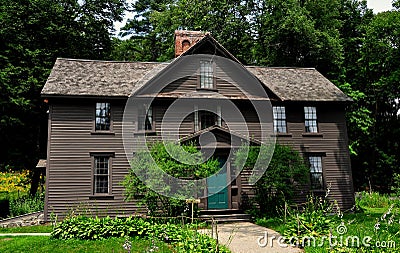 Concord, MA: Louisa May Alcott&#39;s Orchard House Stock Photo - Image: 32337520