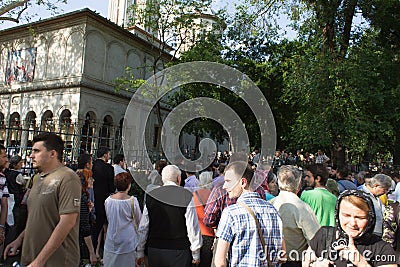 Constantine Brancoveanu procession: people waiting in line