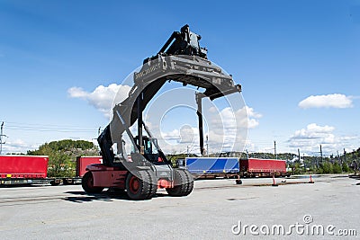 Container lift - truck