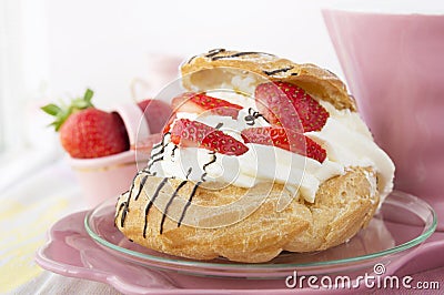 Cream Puffs,strawberries, pink service