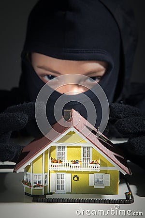 Criminal plans burglar in the house