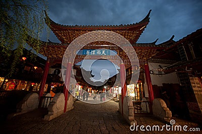 Crowd walking in Lijiang Dayan old town .