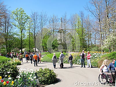 Crowded Keukenhof park