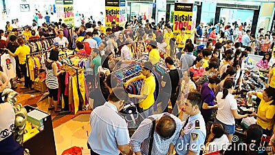Crowded shoping centre, sale off season