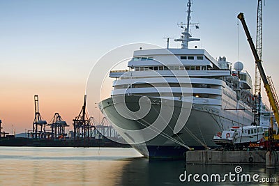 Cruise liner