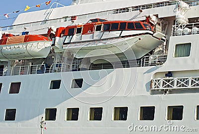 cruise-ship-life-boats-26950823.jpg