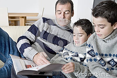 Dad and kids reading magazine